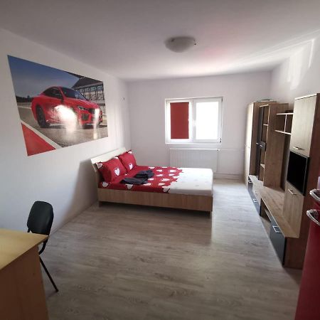 Bmw Studio Apartment Bukares Bagian luar foto