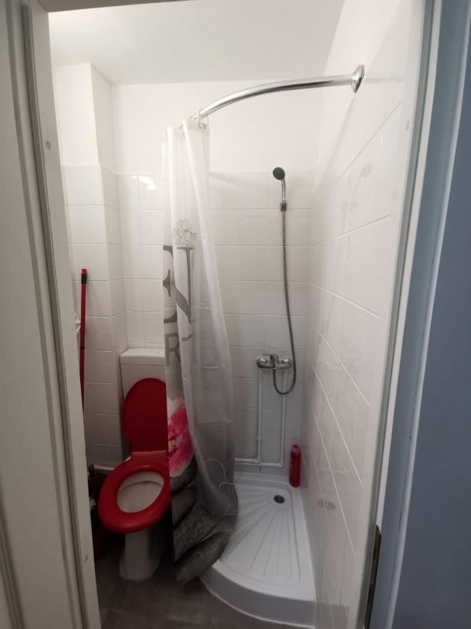 Bmw Studio Apartment Bukares Bagian luar foto
