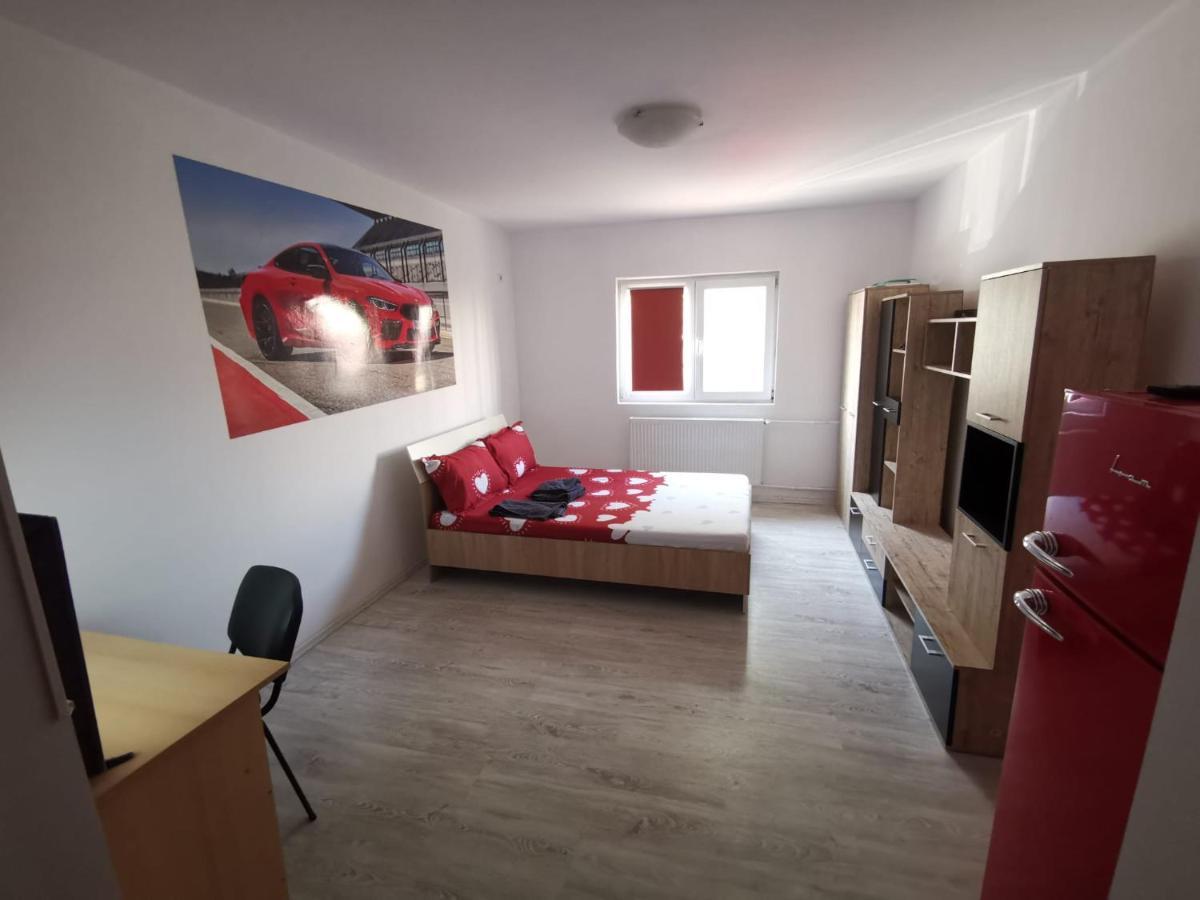 Bmw Studio Apartment Bukares Bagian luar foto